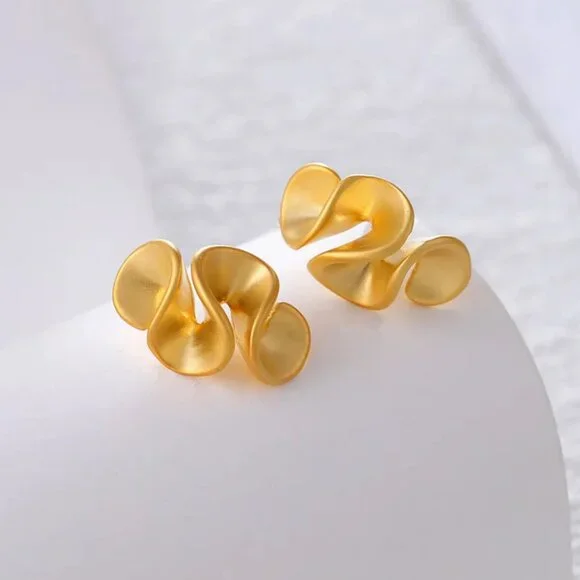 NEW Modernist 18K Plated Brushed Gold Squiggle Avant Garde Stud Earrings - Picture 1 of 4